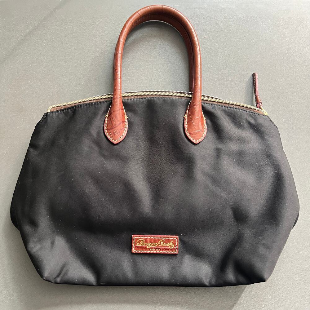 Dooney & Bourke Womens Handbag Old Money Quiet Luxury Classy Glam Feminine